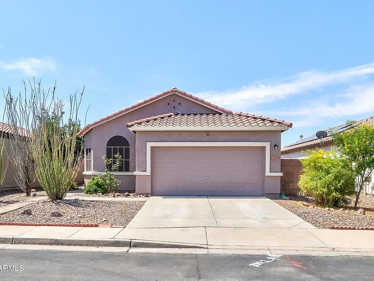 1733 E DESERT BREEZE Place photo 1