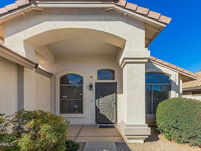 16584 W Monroe St photo 2