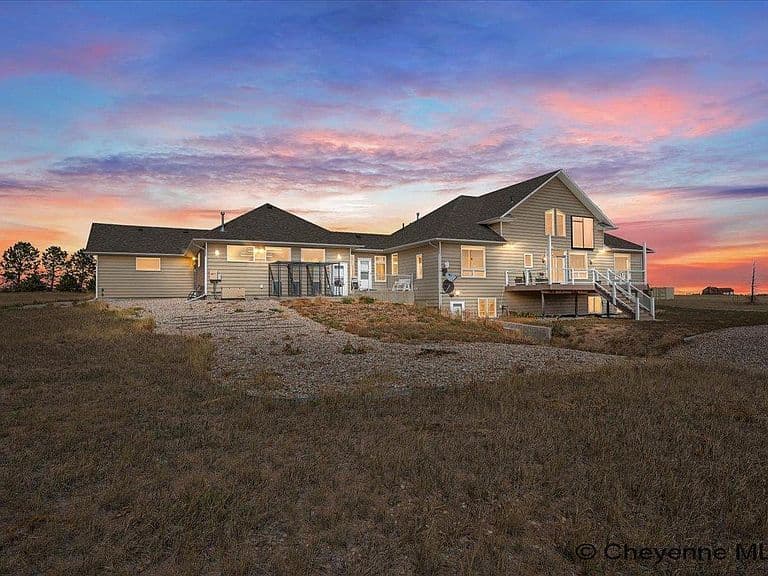 1207 Red Tail Way photo 2