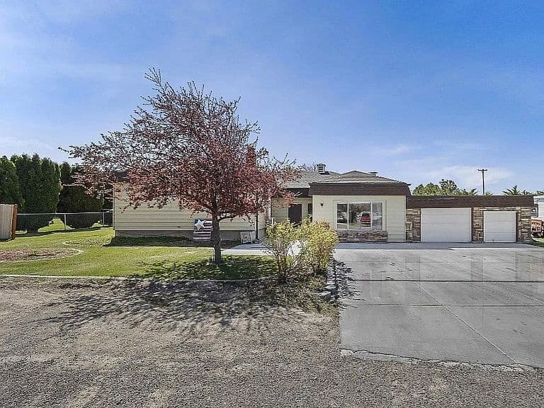 2641 Sunset Dr photo 1