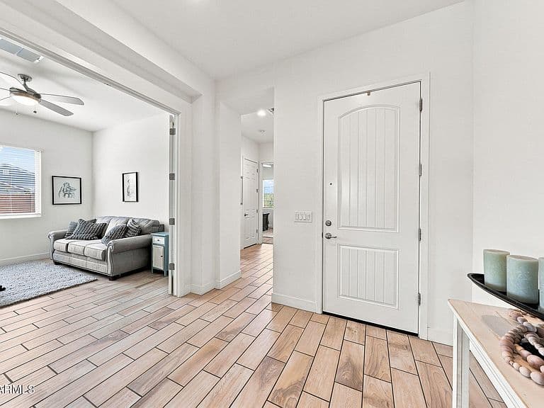20475 W ELM Drive photo 4