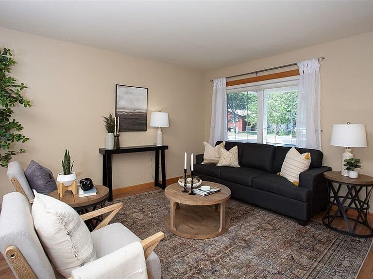 846 Avenue F photo 4