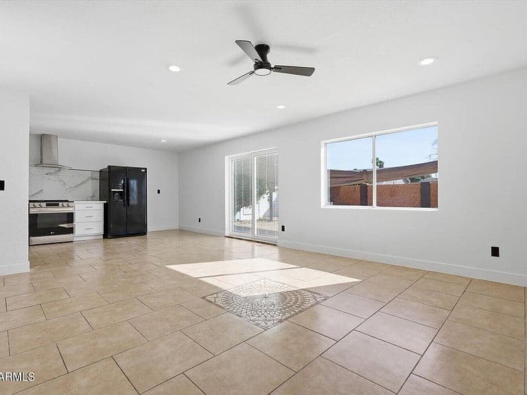 1505 S KAY Circle photo 4