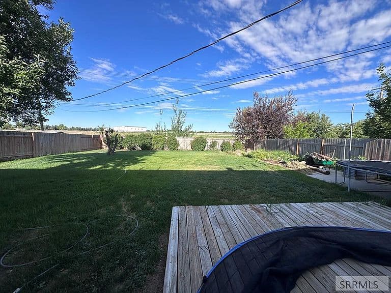 1377 Melody Dr photo 3