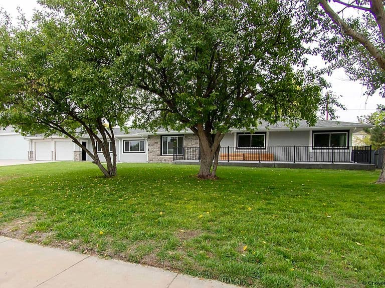 808 Virginia Ct photo 2