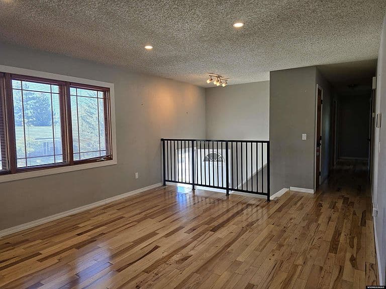 921 Sussex photo 3