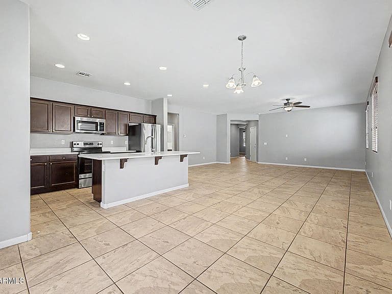 11773 W CHASE Lane photo 5