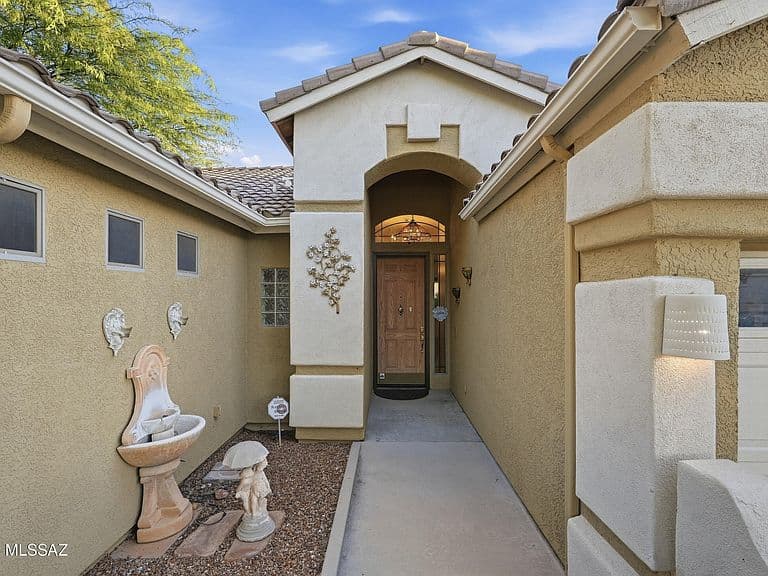 1565 W Periwinkle Pl photo 3