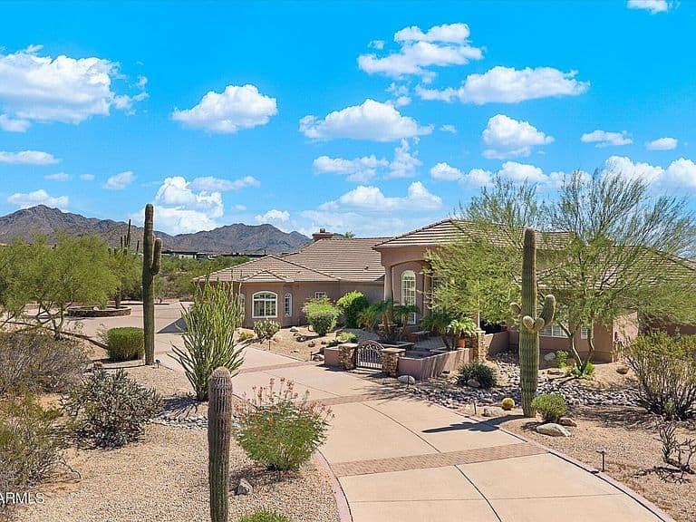 9015 E HACKAMORE Drive photo 2