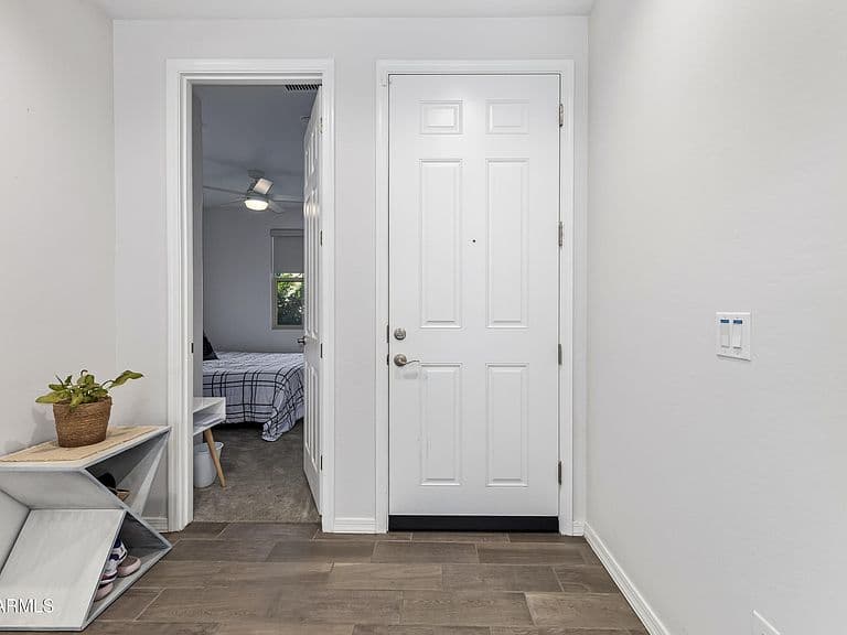 1317 E FREMONT Road photo 4