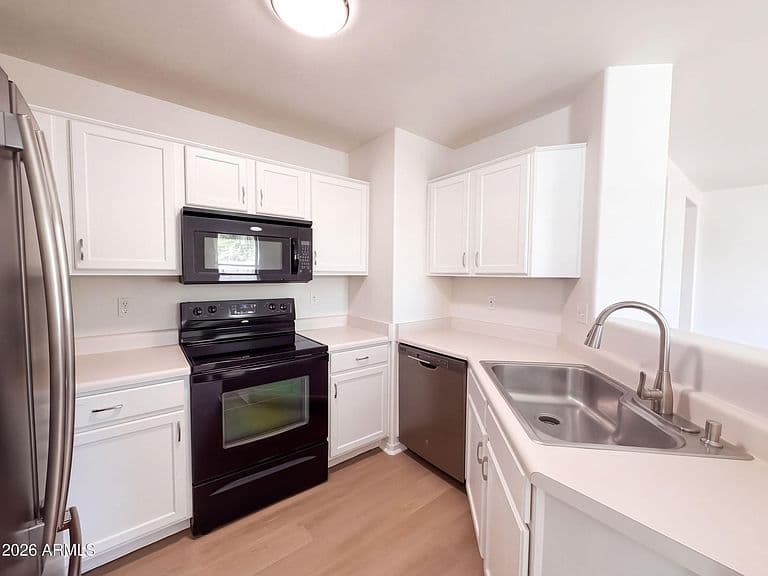 45983 W SHERIDAN Road photo 2