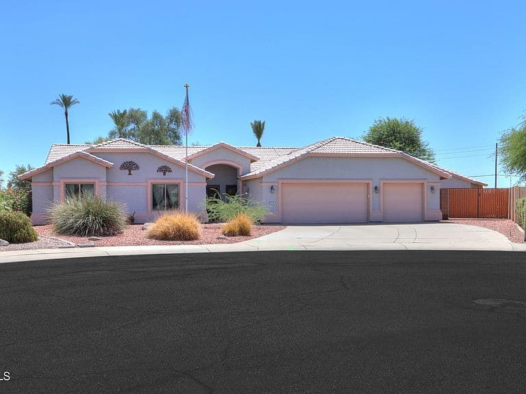 216 E PEBBLE Court photo 3