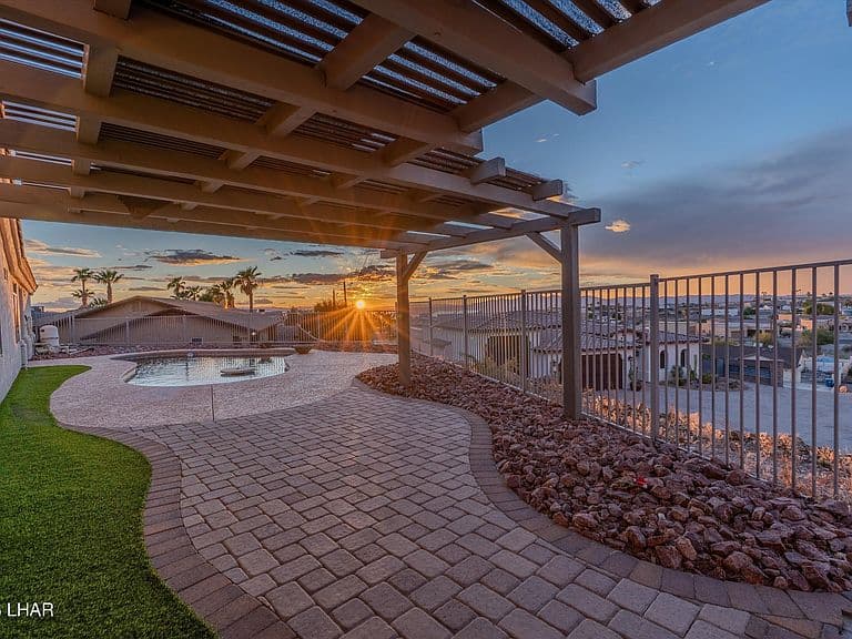 1735 Peruvian Ln photo 3