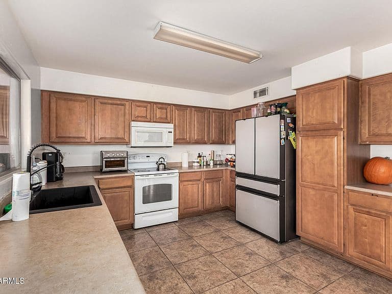 6572 S 258th Dr photo 5