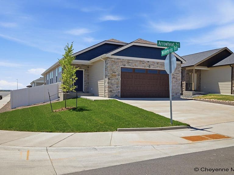 4061 Saddleback Ln photo 2