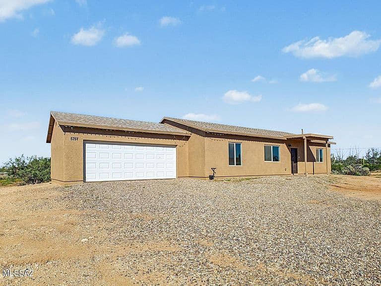 5757 N Avra Rd photo 4