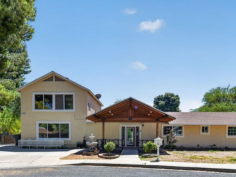 9 SYLVAN Lane photo 1