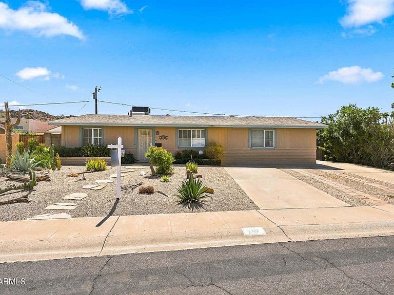 2217 E ACOMA Drive photo 2