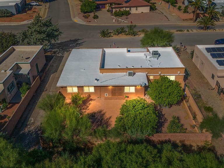 1110 N La Canoa photo 4