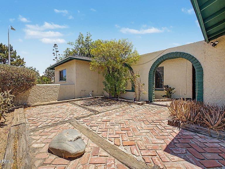 639 W STRAHAN Drive photo 4