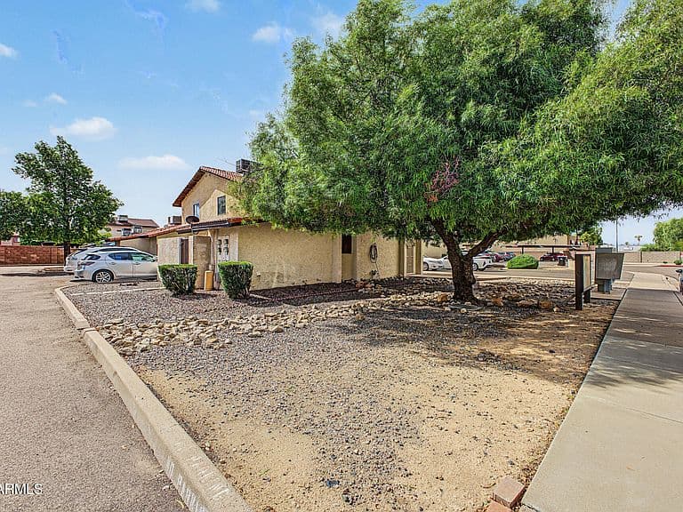 2437 E TRACY Lane #1 photo 4