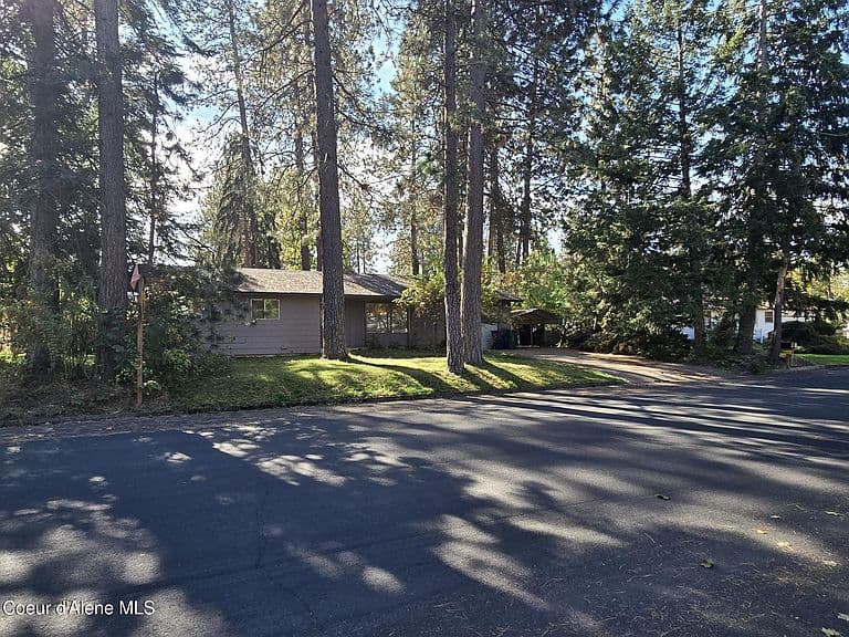 4758 E Woodland Dr photo 3