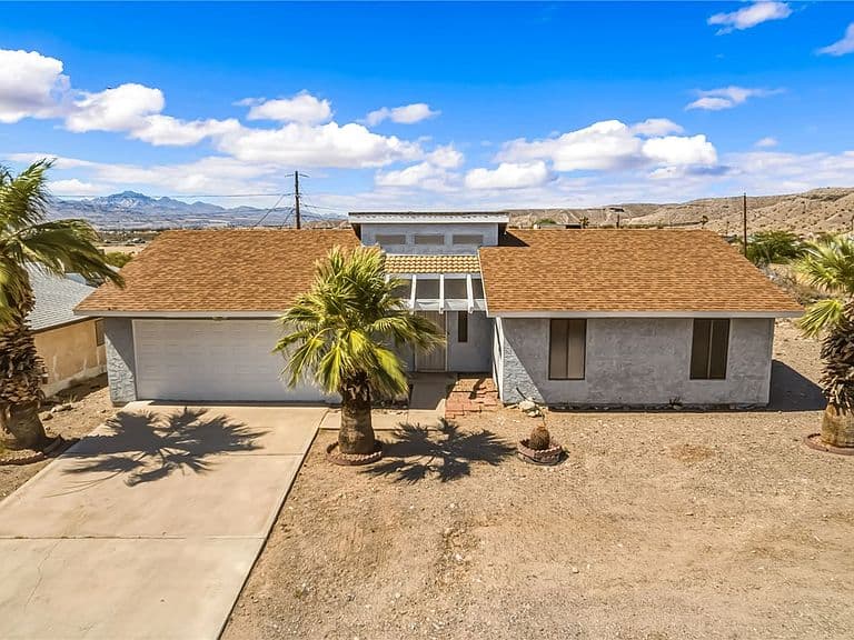 1827 Long Avenue photo 1