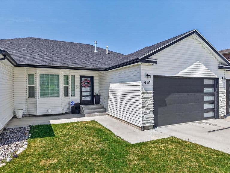451 Vista Dr photo 2
