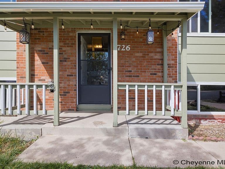 726 Cottonwood Dr photo 3