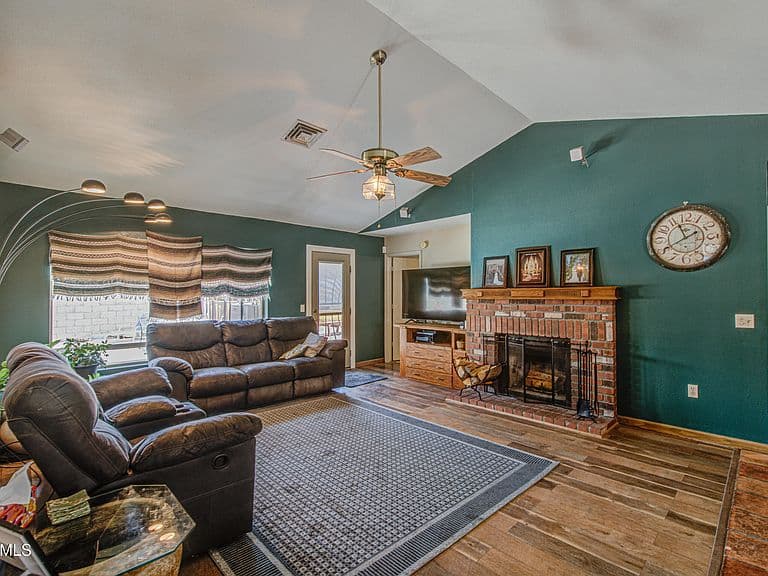 8136 E FOX Street photo 5
