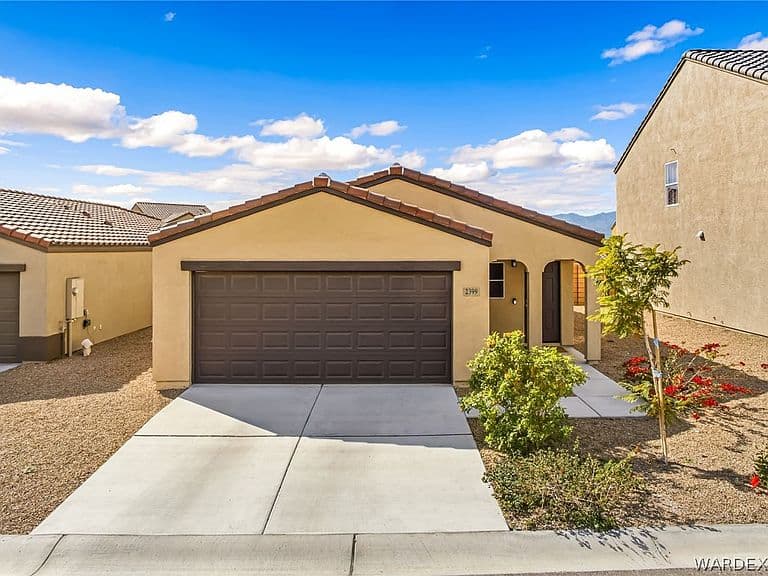 2399 Stonecrest Dr photo 4