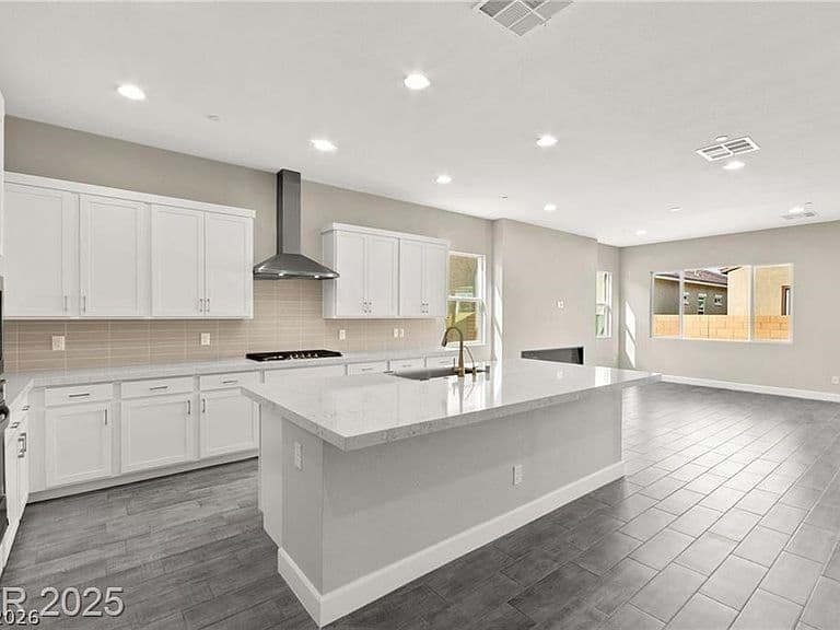851 Klamath Springs St photo 2