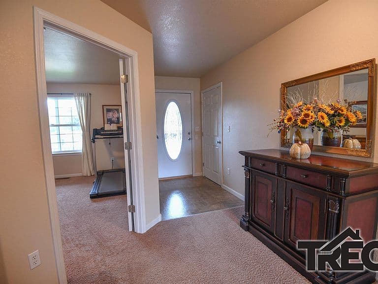 101 Sage Ave photo 4