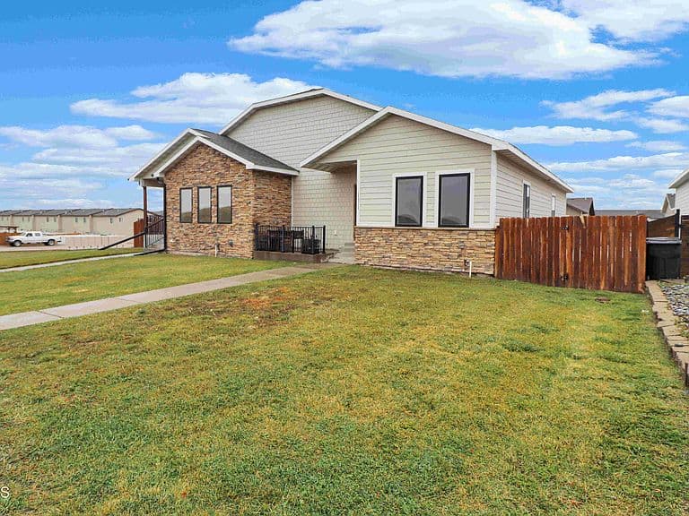 13717 Karen St photo 1
