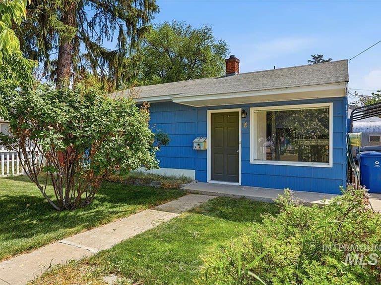 8 N Sunset St photo 1