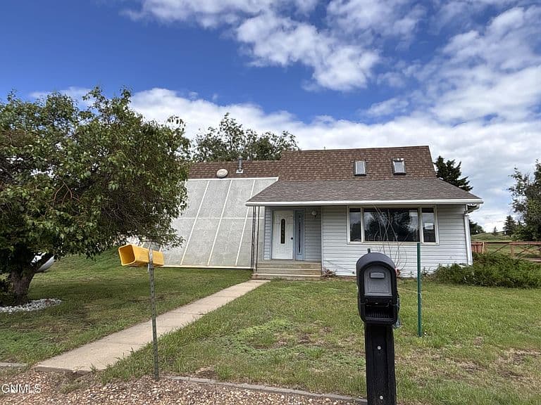 165 Country Club Ave photo 1