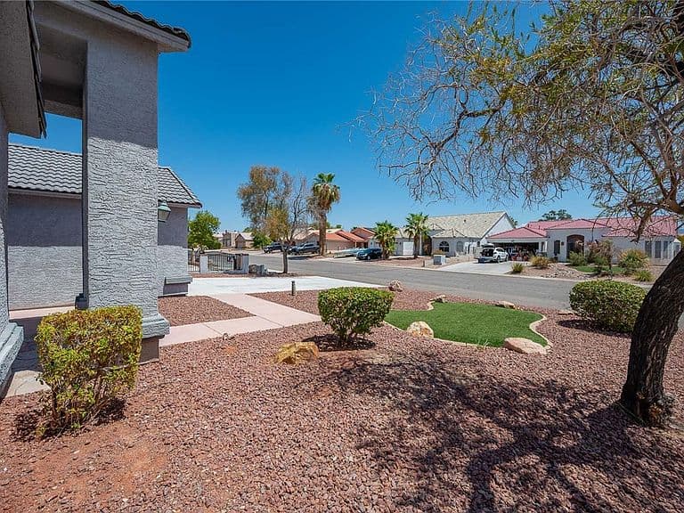 5629 S Desert Lakes Drive photo 4