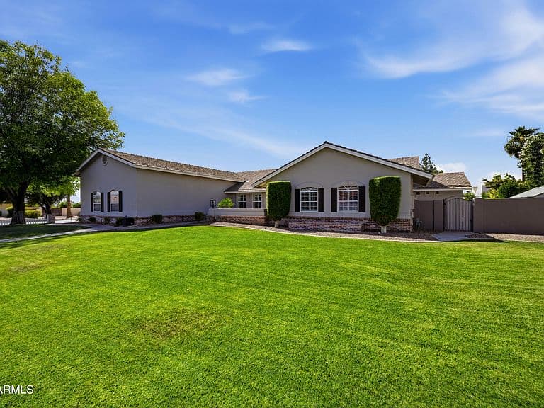 3132 E FAIRFIELD Street photo 4