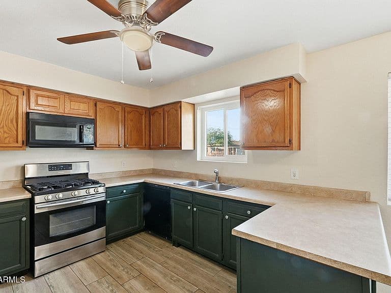 1205 E ONTARIO Court photo 2