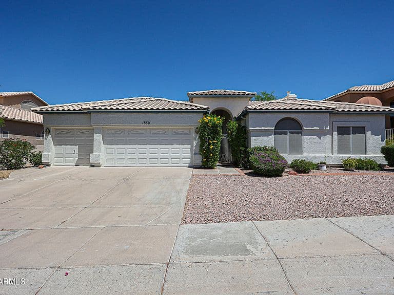 1330 E VOLTAIRE Avenue photo 1