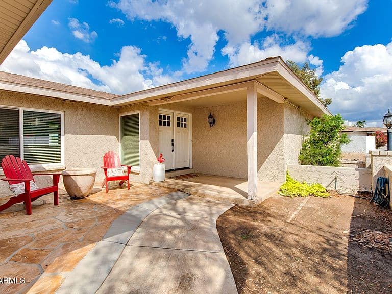 502 W SURREY Avenue photo 3