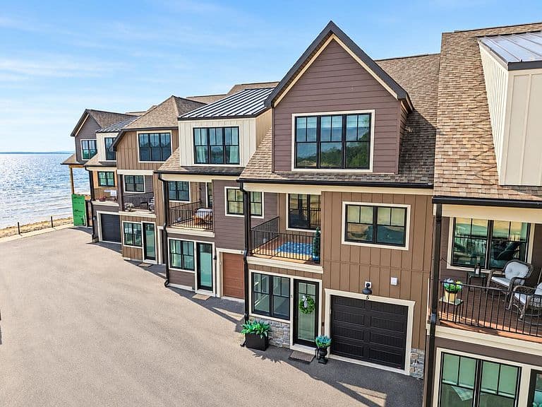 5 Lennox Way photo 3