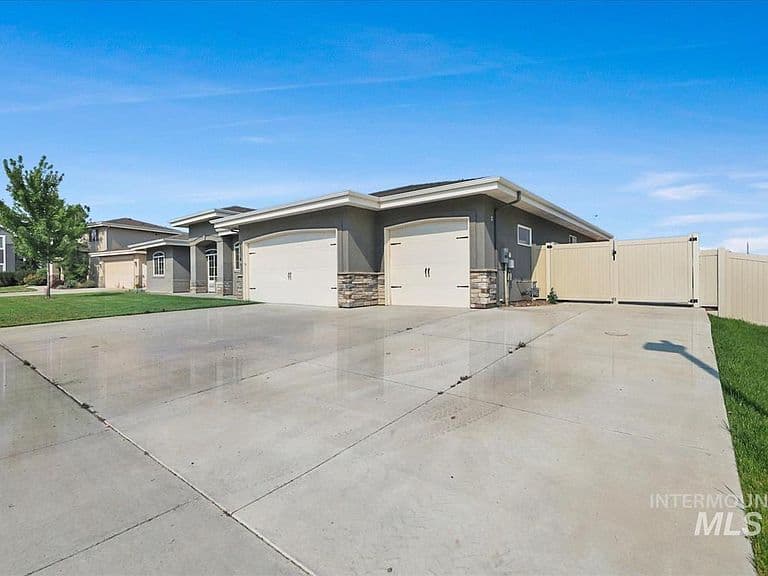 2334 N Van Dyke Ave photo 3