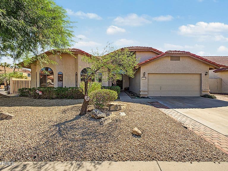 3711 E SUMMERHAVEN Drive photo 1