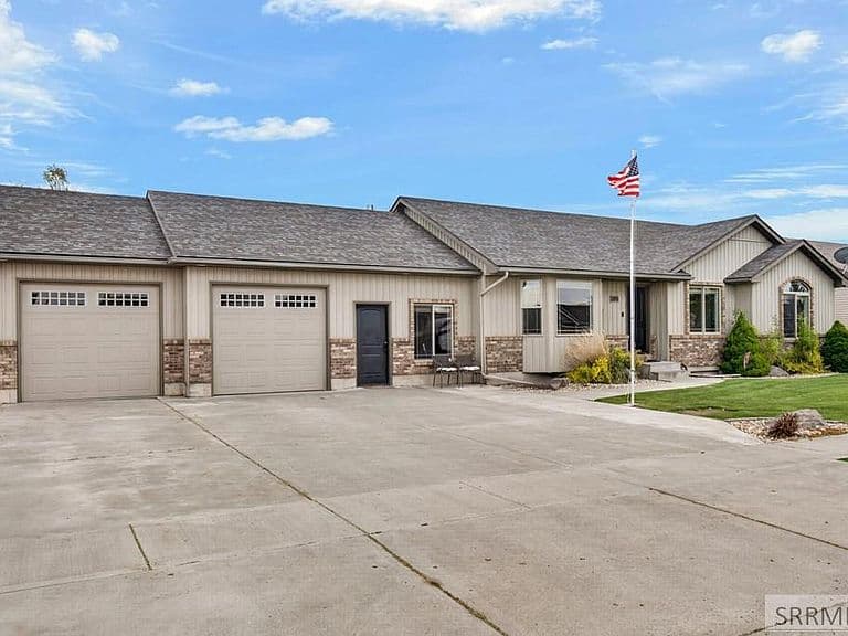 2890 N Sunlight Dr photo 3
