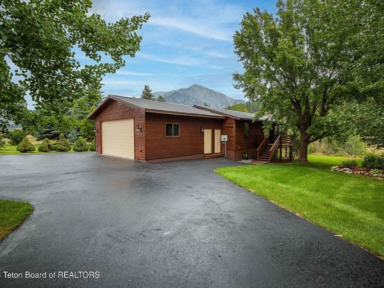 539 Forest Circle Dr photo 4