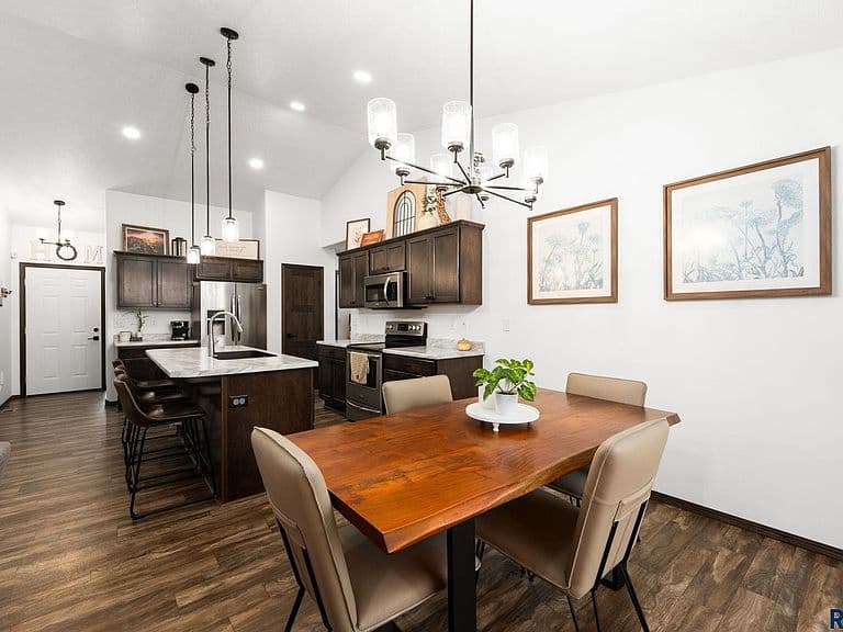 710 Prairieside Trl photo 4