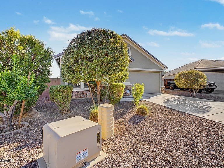 18693 W MESCAL Street photo 5