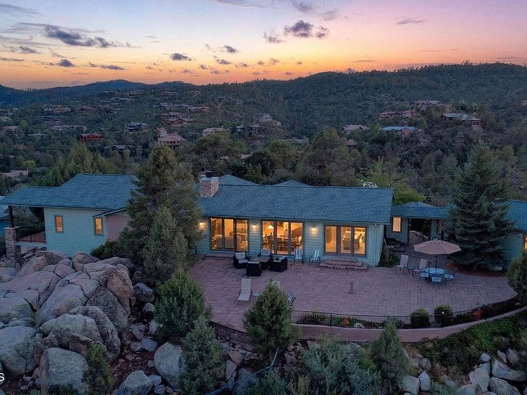 321 Skyline Dr photo 1