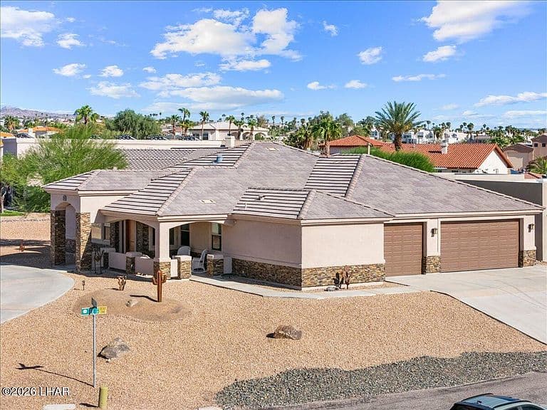 2358 Tee Dr photo 1